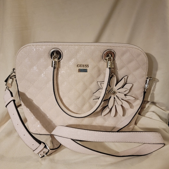 Guess purse - Picture 2 of 9